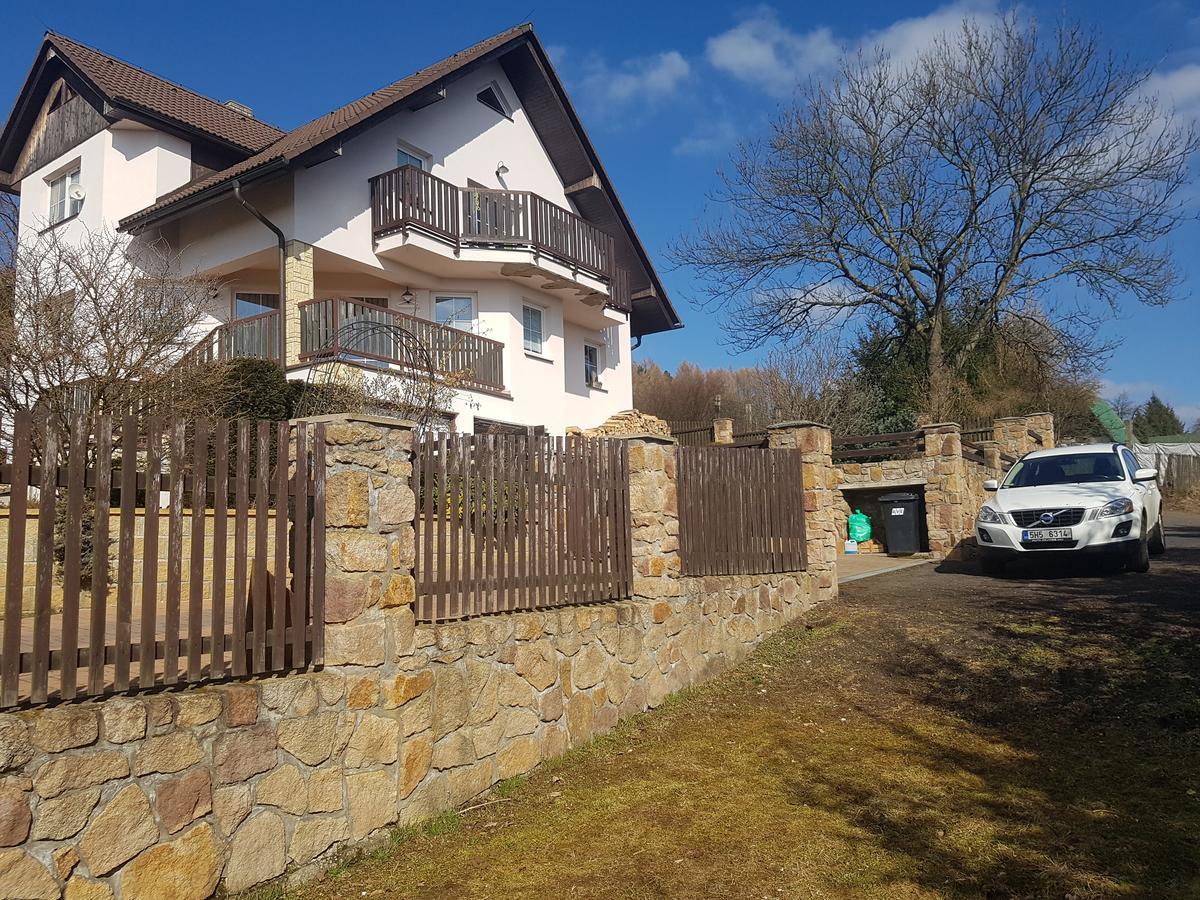 Vila Na Skalce เชสกา คาเมนิเซอ ภายนอก รูปภาพ