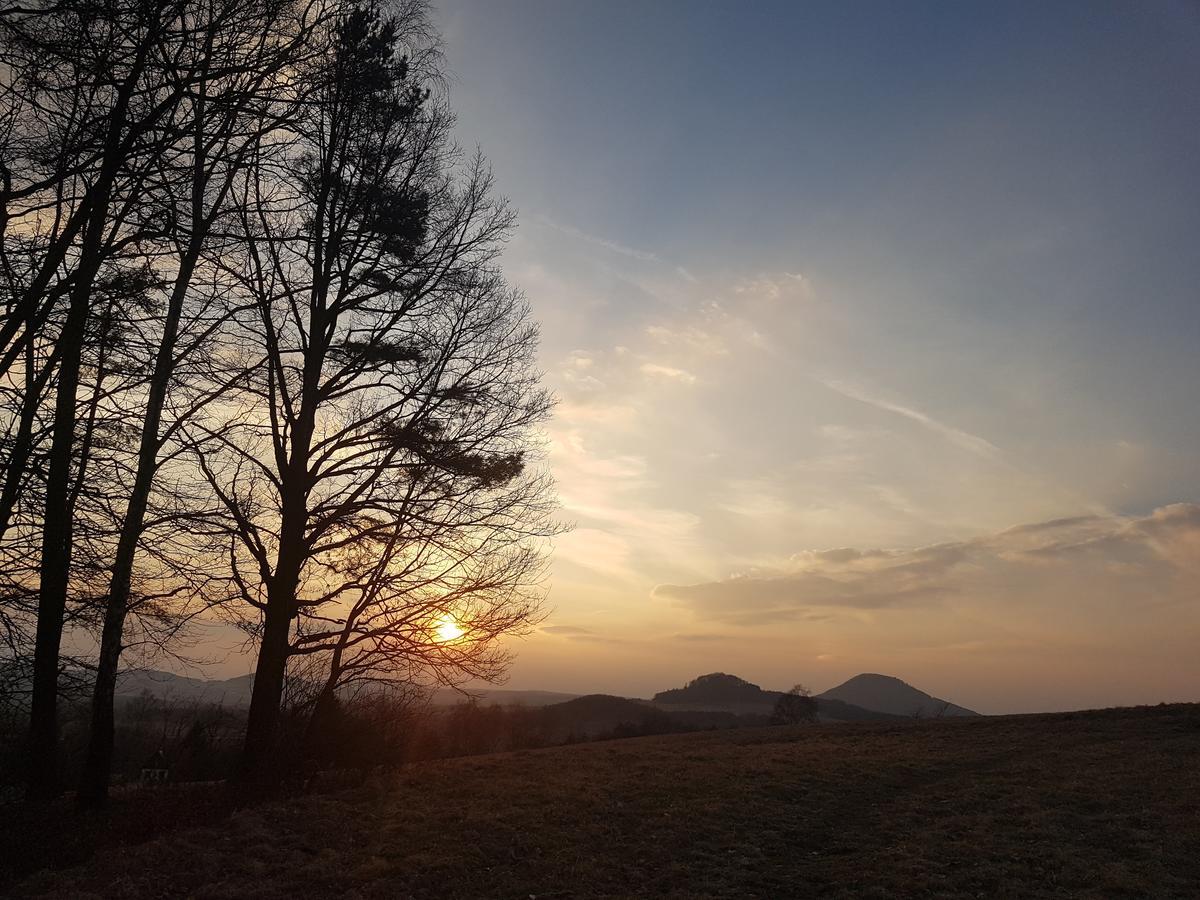 Vila Na Skalce เชสกา คาเมนิเซอ ภายนอก รูปภาพ