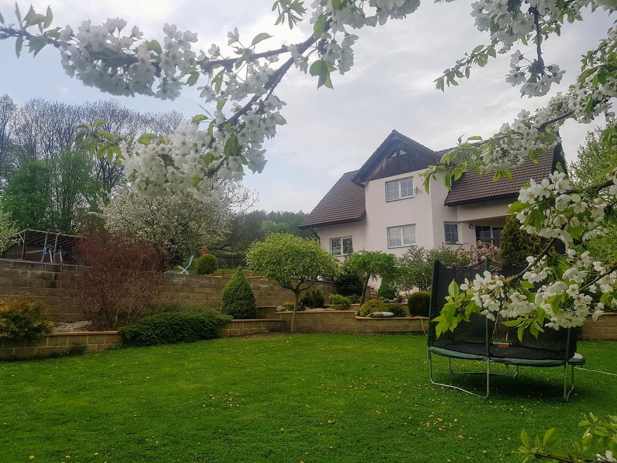 Vila Na Skalce เชสกา คาเมนิเซอ ภายนอก รูปภาพ